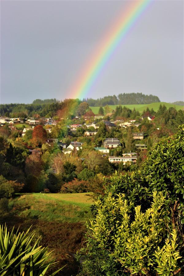Between The Mountains Rotorua Bagian luar foto